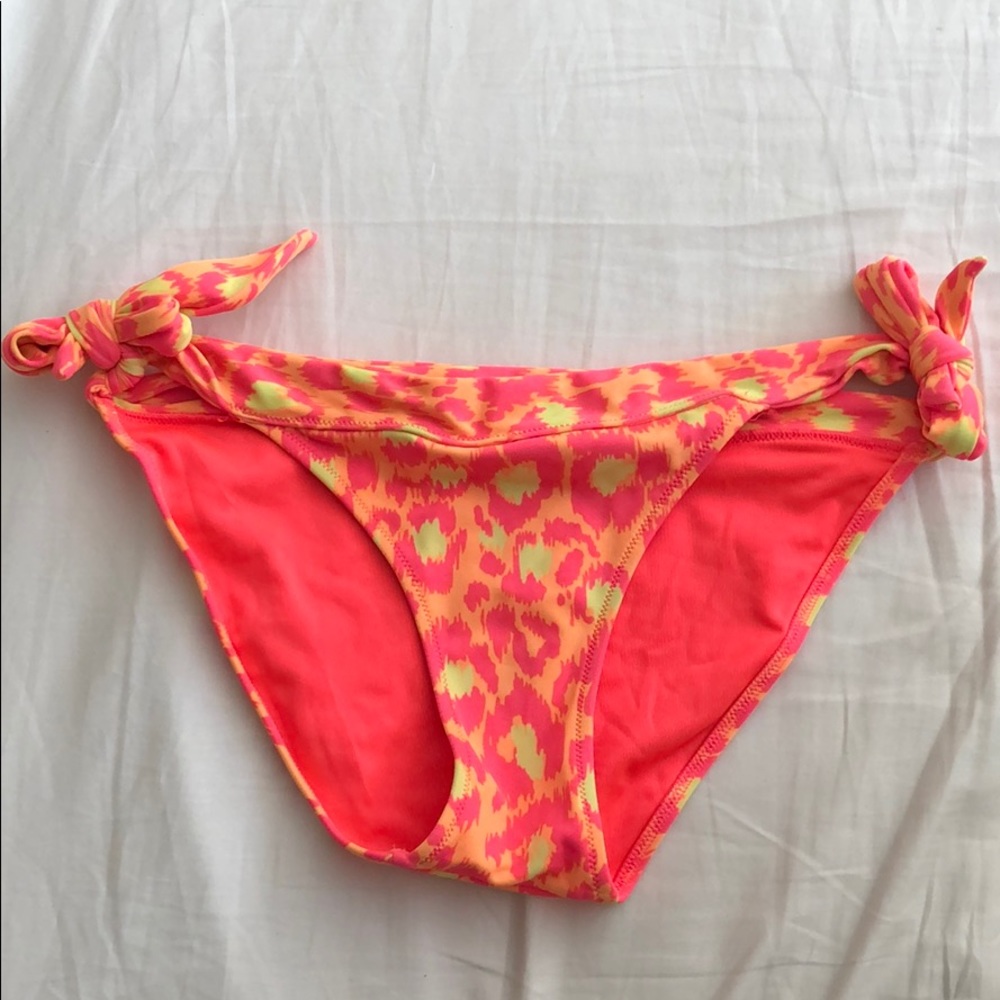 Victoria’s Secret swim bottoms size Small